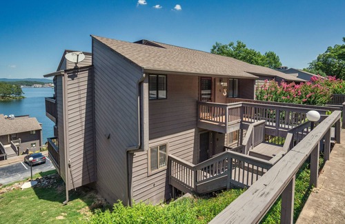 Lake Hamilton Condo | Lavish LAKE Condo @ Southshore | EASY Pool and Lake Use | Safe and GATED!