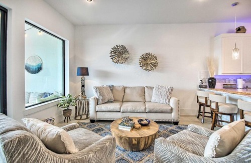 Montgomery Apartment | Lavish Lake Conroe Condo with Resort Amenities