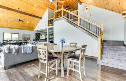 Lampe House | Lavish Retreat with Decks, Steps to Table Rock Lake!