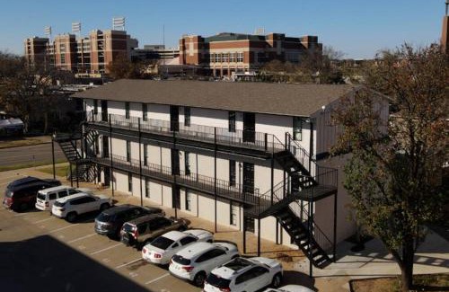 Stillwater Apartment | Lavish style 2BR in Stillwater with Free Parking and WiFi