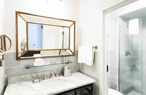 The Drag House | Lavishly Appointed Place with Best Amenities!