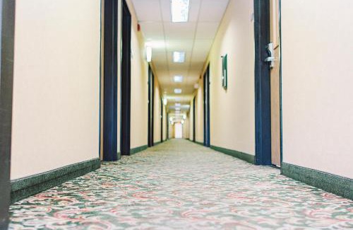 Puget Hotel | Lavissh inn and Suites