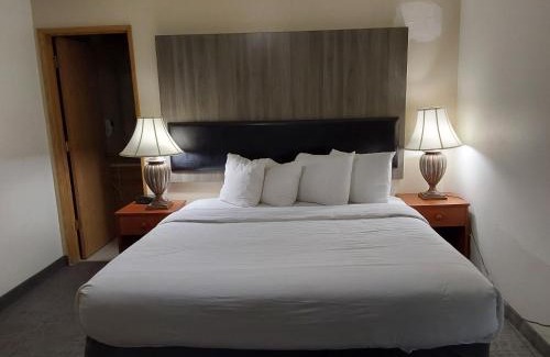 Puget Hotel | Lavissh inn and Suites