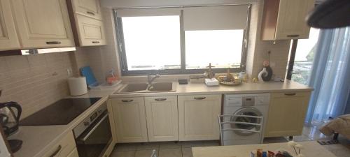 Lavreotiki Apartment | Lavrio center - Thanasis' Studio