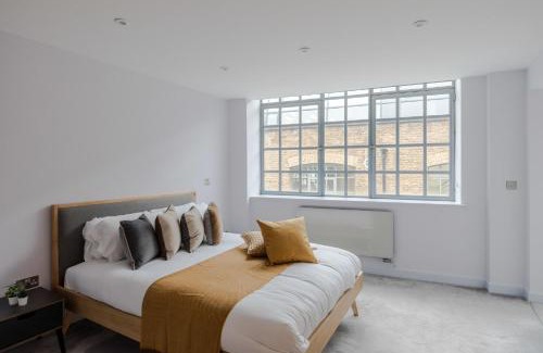 Clerkenwell Apartment | Law & Order - Farringdon - by Frankie Says