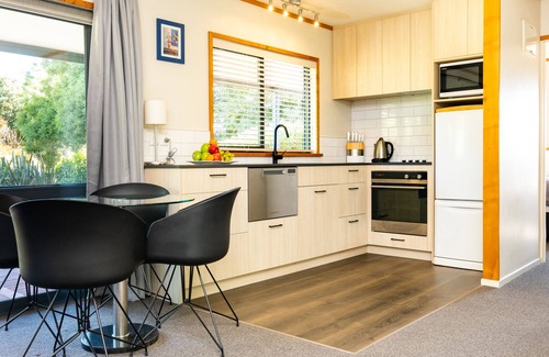 Clive Cottage | Lawn Cottages