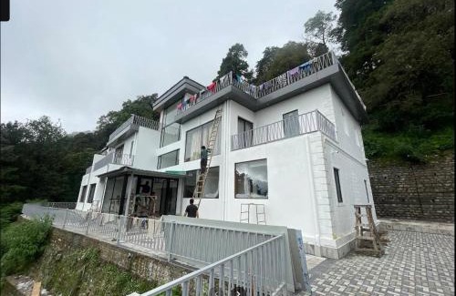 Mallital Resort | Lawrence Tungsten Resort