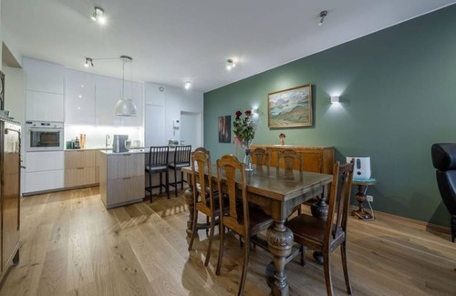 Hliðar Apartment | Laxi luxury apartments, family friendly, centre of Reykjavik. Private parking.