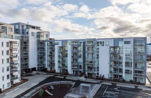 Hliðar Apartment | Laxi luxury apartments, family friendly, centre of Reykjavik. Private parking.