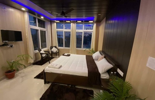 Bullawala House | Laxmi Bhawan: 2nd floor Luxury guest suite