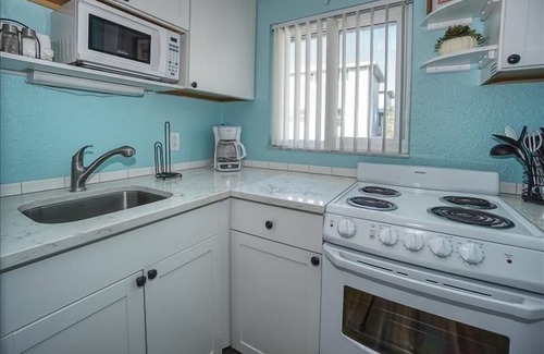 Bradenton Beach Condo | Lay-Z-Liv-N 12 ~ Pool, Steps to Beach, Updated