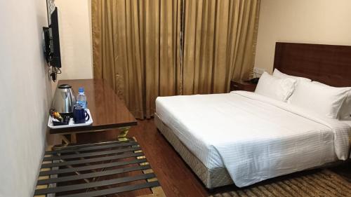 Ekkatuthangal Hotel | Layalee Grande Hotel Chennai