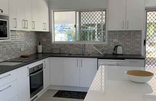 Urangan House | LazeeDaze in Hervey Bay