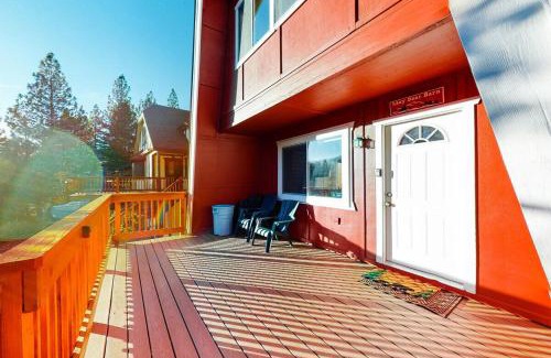Big Bear Lake House | Lazy Bear Barn - Family-Friendly Mountain View Cabin with Wi-Fi, Fireplace, & Deck