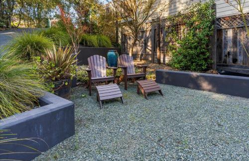 Guerneville House | Lazy Bear Lodge Hot Tub Dog Friendly BBQ Grill Forest Views