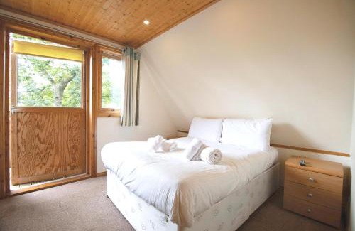 Liverton House | Lazy Bear Lodge with Hot Tub - Finlake Resort and Spa in Devon
