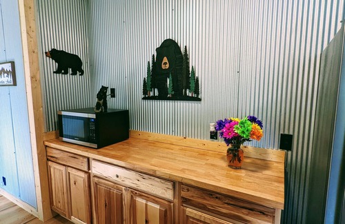 Laurelville Cabin | ⧫Lazy Bear, Movie Theater! Hot Tub, Arcade, Views, Large Kitchen, Bearific! ⧫
