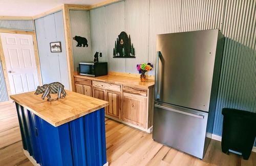 Laurelville Cabin | ⧫Lazy Bear, Movie Theater! Hot Tub, Arcade, Views, Large Kitchen, Bearific! ⧫