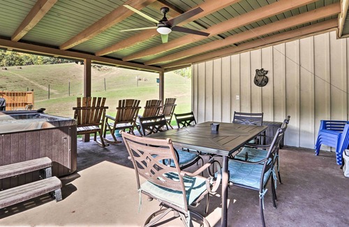 Sevierville House | 'Lazy Bear Ranch PFTN' w/ Mtn Views, Hot Tub, WiFi