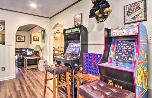 Sevierville House | 'Lazy Bear Ranch PFTN' w/ Mtn Views, Hot Tub, WiFi
