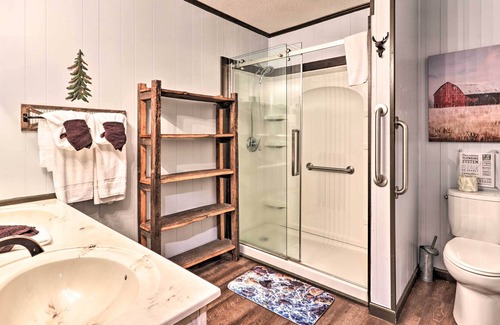 Sevierville House | 'Lazy Bear Ranch PFTN' w/ Mtn Views, Hot Tub, WiFi