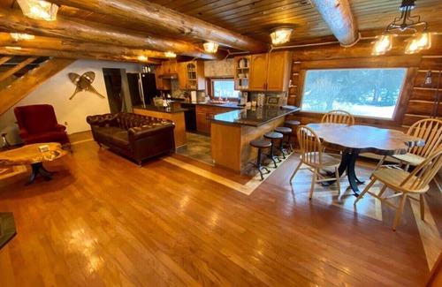 Talkeetna Cabin | Lazy Bear Retreat at Talkeetna Lodge
