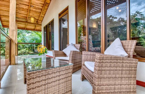 Puerto Viejo de Talamanca Apartment | Lazy parrots' luxury apartments #3: pool✓ beach path ✓AC ✓