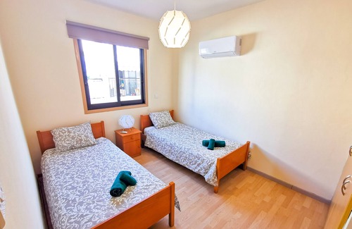 Oroklini Apartment | Lazy Days Pool Apartments -Stylish apt with large terrace, sea view
