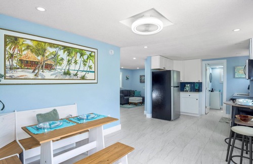 Mid Island House | Lazy Daze B 🏡 Duplex Lower Level | Pet Friendly | Steps to Sand 🌴
