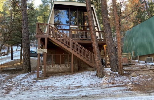 Ruidoso Cabin | Lazy Dog Lodge - hot tub, dog friendly, wifi