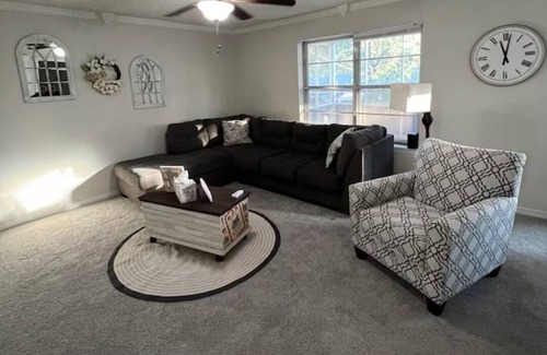 Edmond House | Lazy E Country Cozy in Edmond Oklahoma