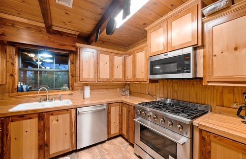 Golden Cabin | Lazy J Hideaway -Hot Tub, fire pit, secluded cabin