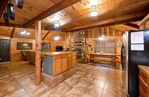Golden Cabin | Lazy J Hideaway -Hot Tub, fire pit, secluded cabin