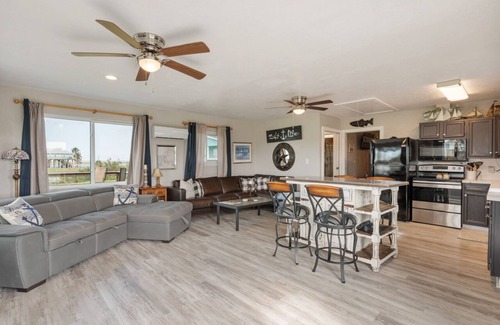 Galveston House | Lazy Lagoon - Budget friendly bayside home with amazing views!