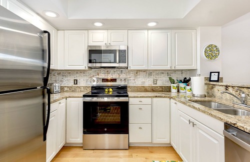 Cary House | Lazy Lemon; Walk to Koka Booth; Near Wake Med Cary; Well Appointed; Central