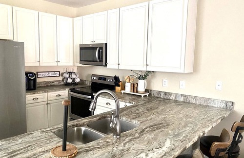 Port St. Joe Cottage | Lazy Lou.Low Rates for Sept-Oct.4 Bedroom+4.5 Bath+Screen Porches+Pools+Hot Tub.