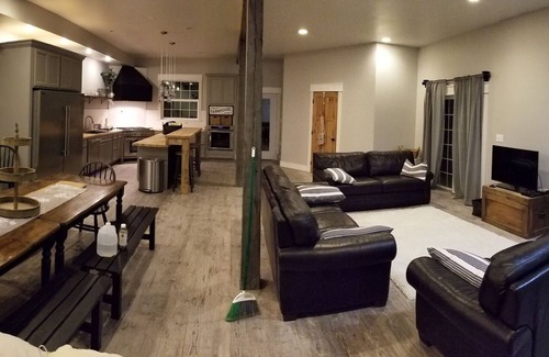 Palmer House | Lazy Mountain Getaway