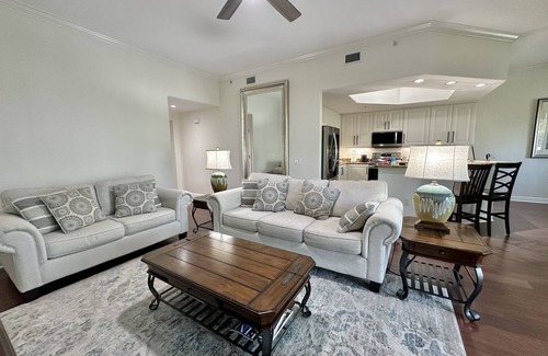 Naples Condo | Lazy River, 5 Pools + Bar, 2 Restaurants, Cabanas!