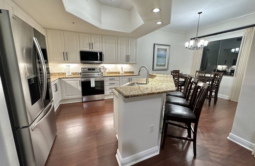 Naples Condo | Lazy River, 5 Pools + Bar, 2 Restaurants, Cabanas!