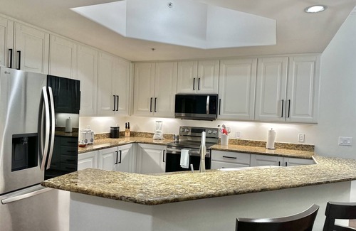 Naples Condo | Lazy River, 5 Pools + Bar, 2 Restaurants, Cabanas!