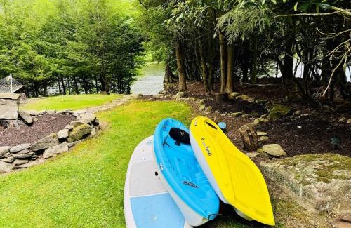Greentown House | Lazy River Cabin: Lakefront Stay