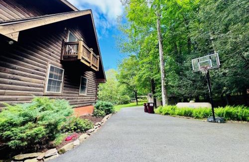 Greentown House | Lazy River Cabin: Lakefront Stay