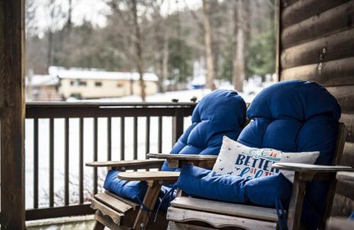 Greentown House | Lazy River Cabin: Lakefront Stay