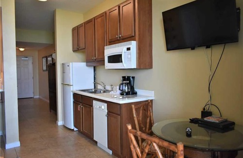Fort Walton Beach Apartment | Lazy River ~ Close to the beach ~ Lots of Pools