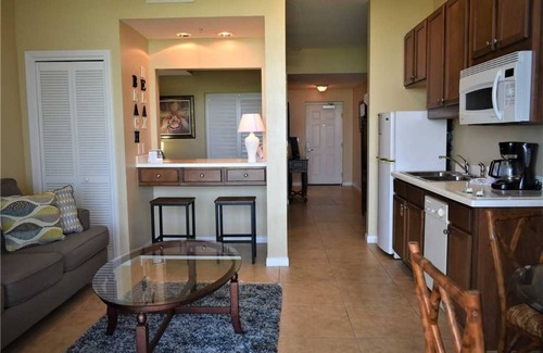 Fort Walton Beach Apartment | Lazy River ~ Close to the beach ~ Lots of Pools