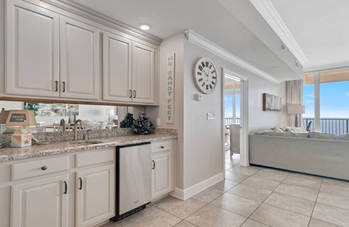 Orange Beach Condo | LAZY RIVER! Water Slide! Beach Front!