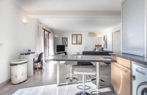 Mouans-Sartoux Apartment | LB Vacation Rentals I Quiet Large 3-Bedroom Apartment with Terrace, Garden & Incredible Mountain View