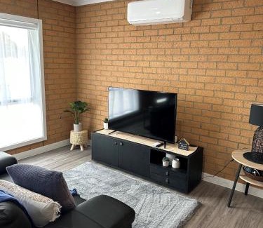 Shepparton Apartment | Lbarza Brand New Central 1BR Self Contained Apartment