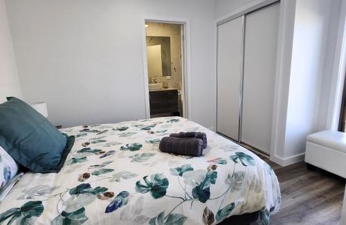 Shepparton South Apartment | Lbarza Elegant Family 3BR Townhouse close to shopping centre Kialla