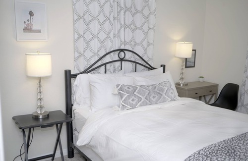 Waterfront Apartment | LBC Cozy Suite -Downtown! Beach!Centrally Located!